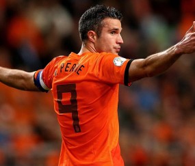 ayx爱游戏官网登录-足球赛场焦点！英格兰队对阵阿根廷队，防守反击奏效，球队笑到最后